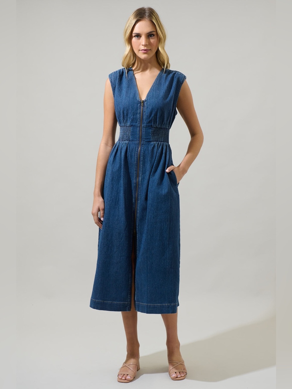 Sugarlips Blue Gabriella Denim Lula Sleeveless
Smocked Midi Dress size Small